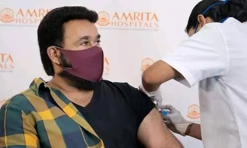 എല്ലാവരും വാക്സിനേഷനിൽ പങ്കാളിയാകണം; കോവിഡ് വാക്സിൻ സ്വീകരിച്ച് മോഹൻലാൽ