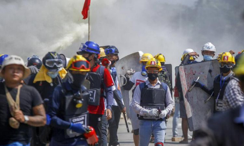 പണിമുടക്കിയ റെയിൽ​വേ തൊഴിലാളികളുടെ വീട്ടിൽ മ്യാന്മർ പൊലീസ്​ റെയ്​ഡ്