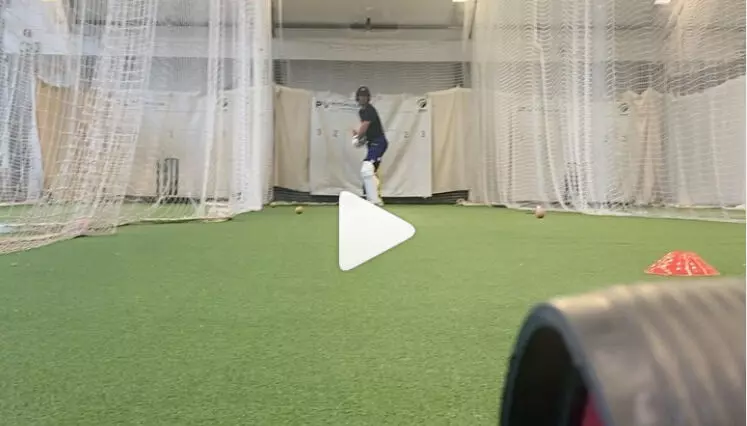 ഐ.പി.എൽ തയ്യാറെടുപ്പിനിടെ ഐഫോൺ അടിച്ചുതകർത്ത്​ ഡിവില്ലേഴ്​സ്​