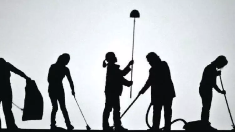 ക​രാ​ർ കാ​ലാ​വ​ധി: ഗാ​ർ​ഹി​ക​ത്തൊ​ഴി​ലാ​ളി ന​ഷ്​​ട​പ​രി​ഹാ​രം ന​ൽ​കേ​ണ്ടെ​ന്ന്​ കോ​ട​തി