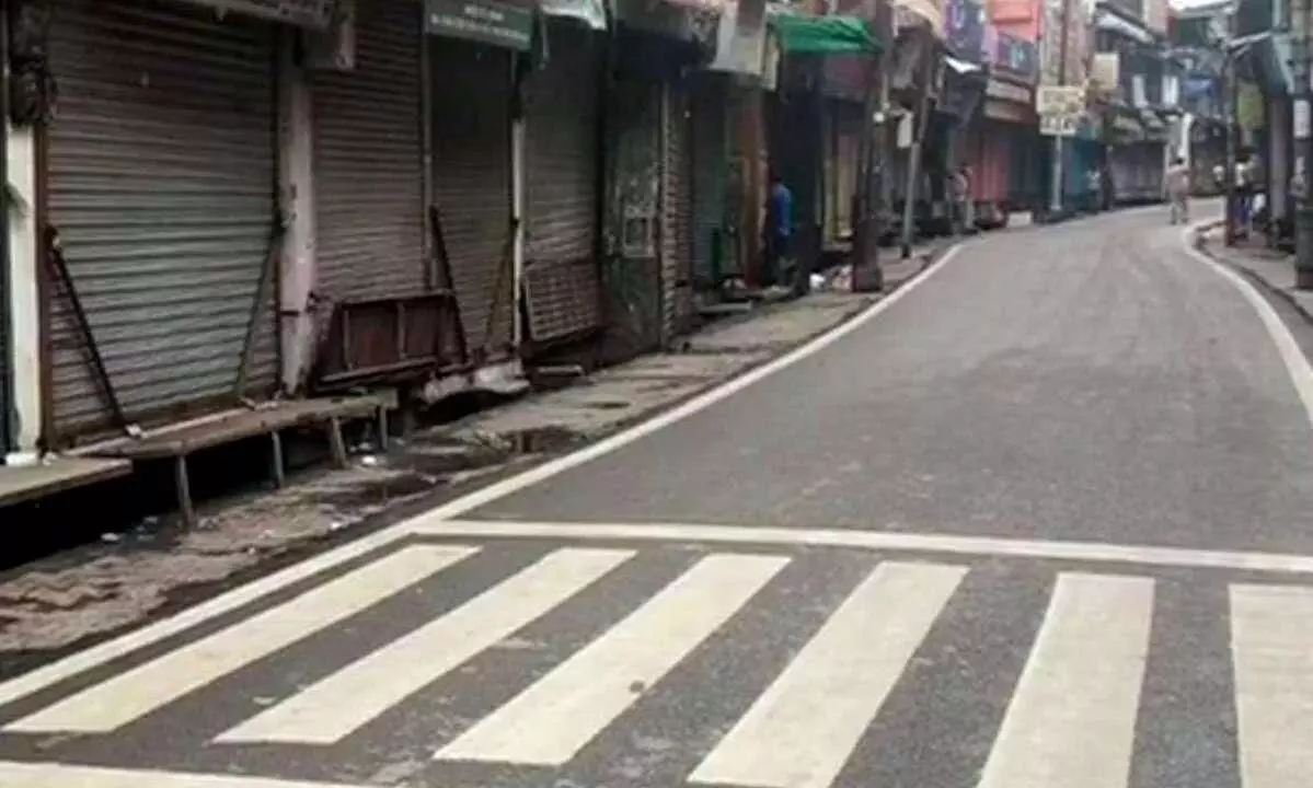 കോവിഡ്: നാഗ്പൂരിൽ ലോക്ഡൗൺ; കൂടുതൽ നഗരങ്ങൾ കടുത്ത നിയന്ത്രണത്തിലേക്ക് കോവിഡ്: നാഗ്പൂരിൽ ലോക്ഡൗൺ; കൂടുതൽ നഗരങ്ങൾ കടുത്ത നിയന്ത്രണത്തിലേക്ക്