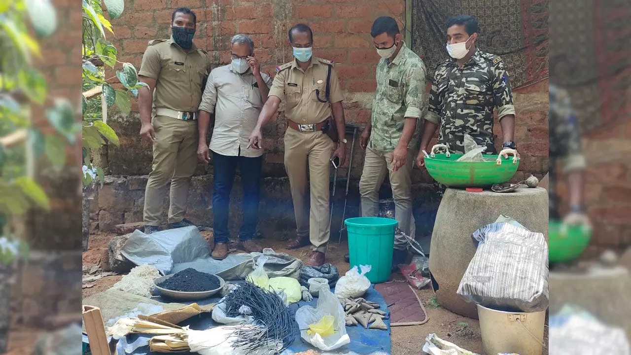 കൊട്ടിയൂരിൽ വീട്ടിൽ അനധികൃതമായി സൂക്ഷിച്ച സ്​ഫോടക വസ്​തുക്കൾ പിടികൂടി