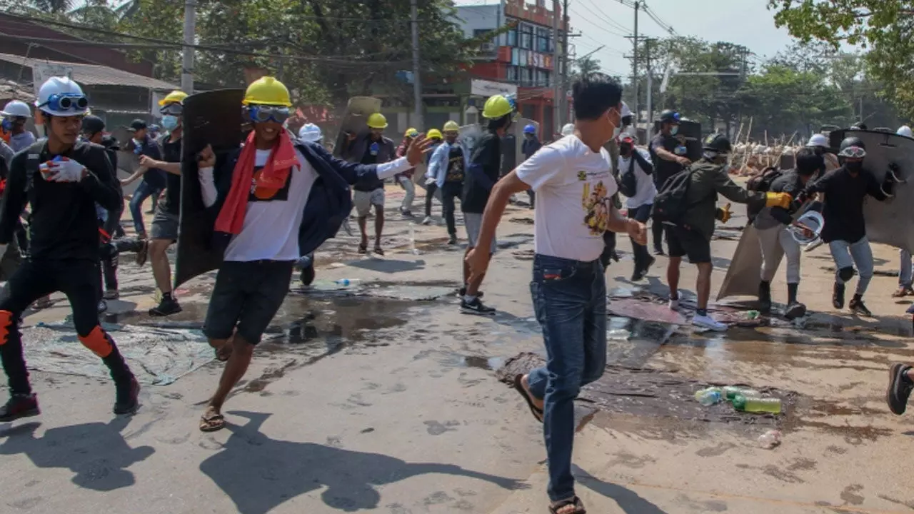 മ്യാന്മർ: ഏറ്റുമുട്ടലിൽ ഏഴുപേർ കൂടി കൊല്ലപ്പെട്ടു; സൈന്യം കൊലപാതകം നടത്തുന്നുവെന്ന് ആംനസ്റ്റി മ്യാന്മർ: ഏറ്റുമുട്ടലിൽ ഏഴുപേർ കൂടി കൊല്ലപ്പെട്ടു; സൈന്യം കൊലപാതകം നടത്തുന്നുവെന്ന് ആംനസ്റ്റി