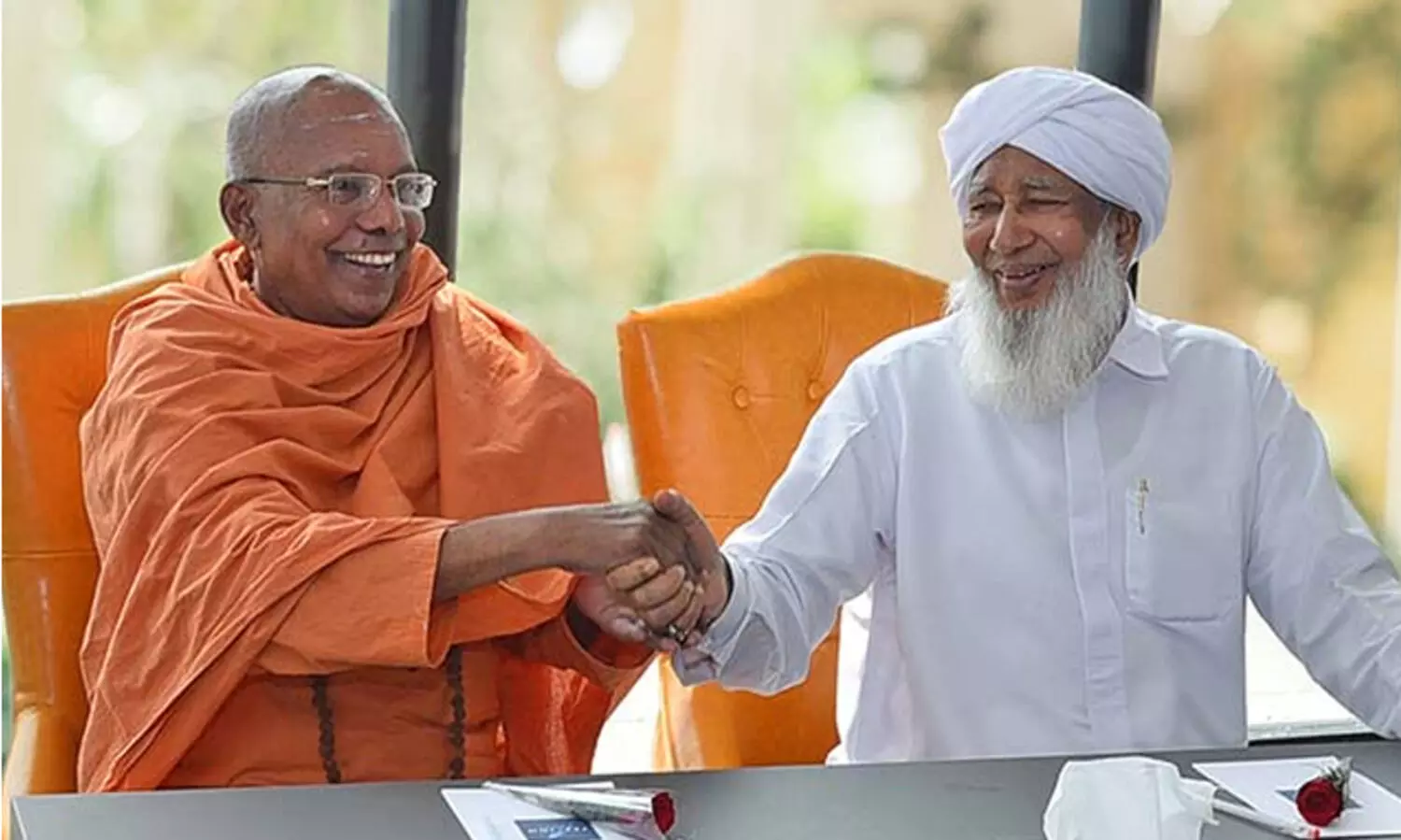 വിദ്യാനന്ദ സ്വാമി കാന്തപുരം അബൂബക്കര്‍ മുസ്​ലിയാരെ സന്ദർശിച്ചു