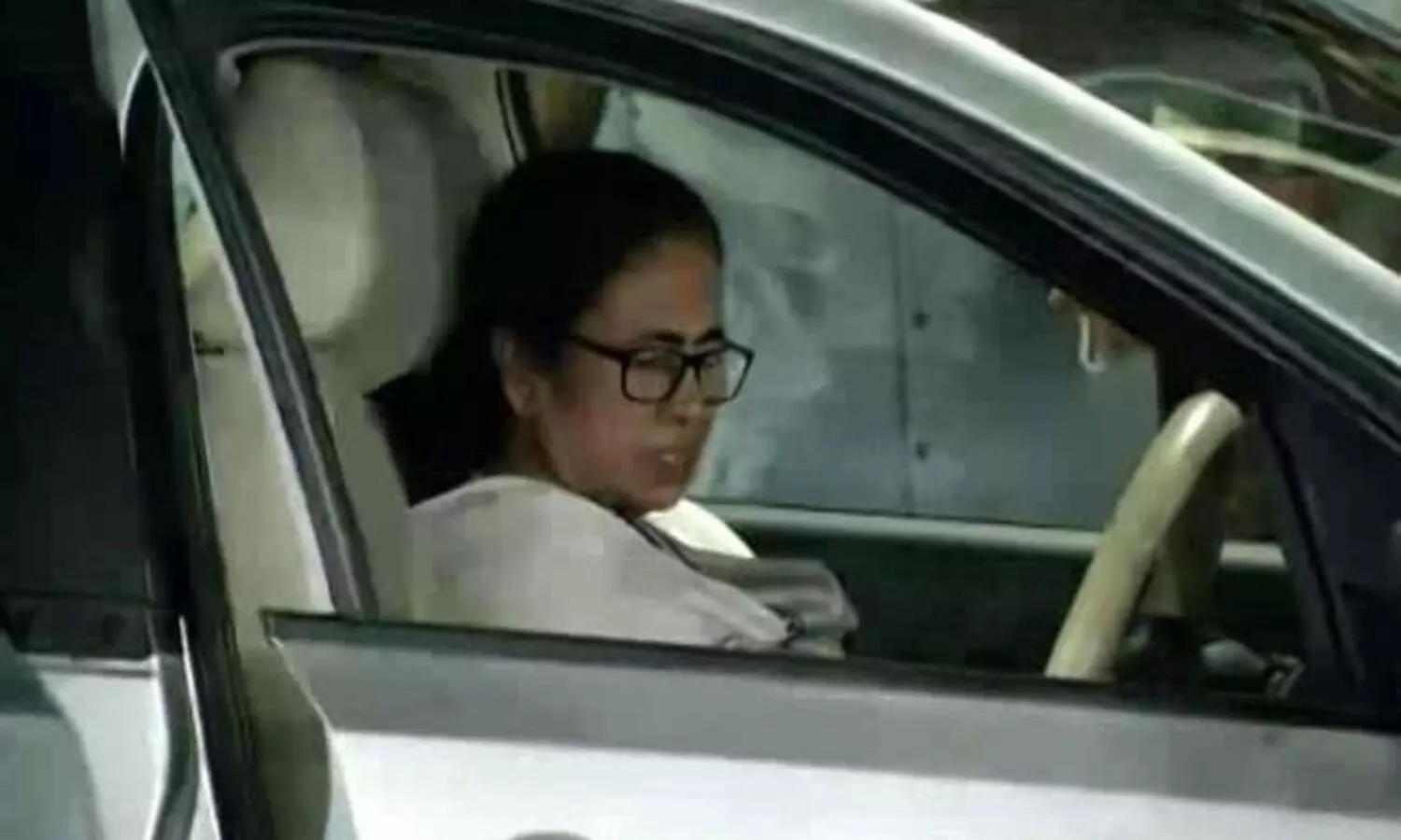 മമത ആശുപത്രി വിട്ടു; വീൽചെയറിൽ വീട്ടിലേക്ക്​