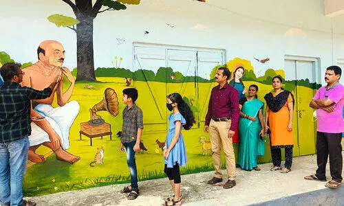 ഓ​ർ​മ​യു​ടെ തി​രു​മു​റ്റ​ത്ത്​ പാ​ഠ്യ​വി​ഷ​യ​ങ്ങ​ൾ ചി​ത്രീ​ക​രി​ച്ച് ജാ​ബി​ർ മാ​ടാ​യി