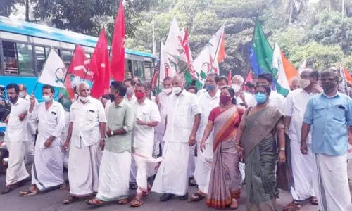 വിവാദങ്ങൾ കെട്ടടങ്ങി; എ.കെ. ശശീന്ദ്രൻ പ്രചാരണം തുടങ്ങി