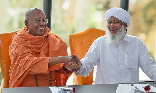 വിദ്യാനന്ദ സ്വാമി കാന്തപുരം അബൂബക്കര്‍ മുസ്​ലിയാരെ സന്ദർശിച്ചു