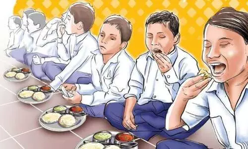 കുട്ടികളെ ഊട്ടി കടക്കെണിയിലായി അധ്യാപകർ