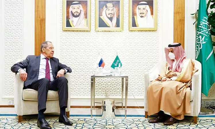 ഹൂ​തി ആ​ക്ര​മ​ണം എ​ണ്ണ​വി​ത​ര​ണം   ത​ട​സ്സ​പ്പെ​ടു​ത്താ​ൻ –വി​ദേ​ശ​കാ​ര്യ മ​ന്ത്രി