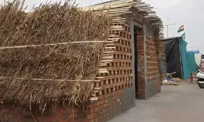 നിയമം പിൻവലിക്കാതെ പിന്നോട്ടില്ല; സമരവേദിക്ക്​ സമീപം വീടുകൾ നിർമിച്ച്​ കർഷകർ