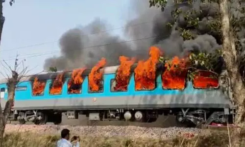 യാത്രക്കിടെ ഡൽഹി-ഡെറാഡൂൺ ശതാബ്​ദി എക്​സ്​പ്രസിൽ തീപിടുത്തം