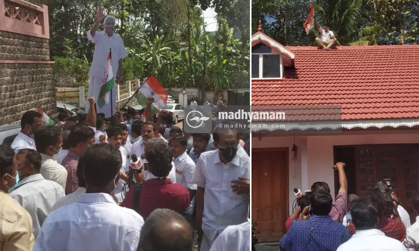 പുതുപ്പള്ളിയിൽ തന്നെയെന്ന് ഉമ്മൻചാണ്ടിയുടെ ഉറപ്പ്; ആഹ്ളാദത്തോടെ മടങ്ങി പ്രവർത്തകർ