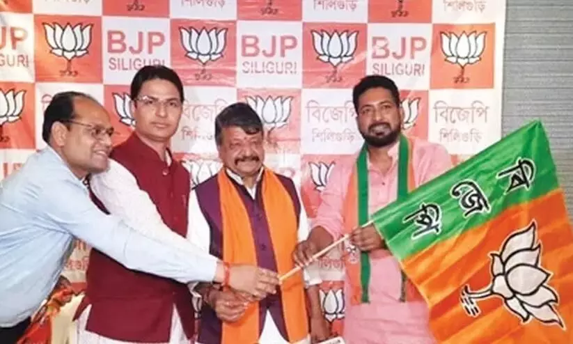 സി.പി.എം വിട്ട യുവനേതാവ് ബി.ജെ.പിയിൽ; വിജയ് വർഗീയയിൽ നിന്നും അംഗത്വം സ്വീകരിച്ചു സി.പി.എം വിട്ട യുവനേതാവ് ബി.ജെ.പിയിൽ; വിജയ് വർഗീയയിൽ നിന്നും അംഗത്വം സ്വീകരിച്ചു