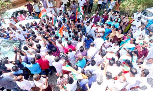puthuppally protest for oomanchandy