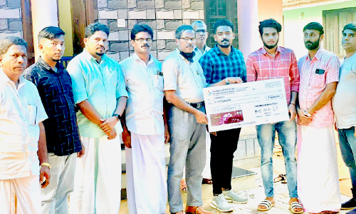 കെ.​എം.​സി.​സി ധ​ന​സ​ഹാ​യം കൈ​മാ​റി