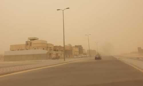 പൊ​ടി​ക്കാ​റ്റി​ൽ മു​ങ്ങി കി​ഴ​ക്ക​ൻ പ്ര​വി​ശ്യ; വ്യോ​മ, റോ​ഡ് ഗ​താ​ഗ​തം ത​ട​സ്സ​പ്പെ​ട്ടു