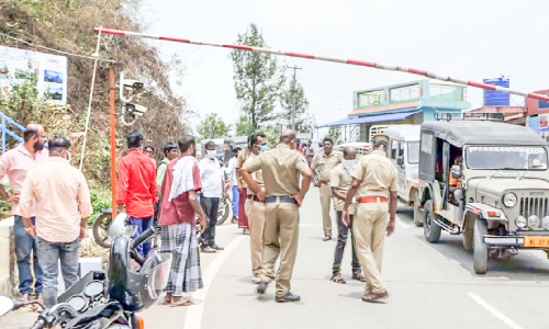 ഇരട്ട വോട്ടിന് തടയിട്ട് ജില്ല ഭരണകൂടം; അതിര്‍ത്തിയില്‍ പരിശോധന കര്‍ശനം