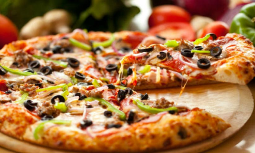 വെജ്​ പിസ്സക്ക്​ പകരം നൽകിയത്​ നോൺ വെജ്​; ഒരു കോടി നഷ്​ടപരിഹാരം ആവശ്യപ്പെട്ട്​ യുവതി