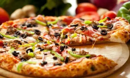 വെജ്​ പിസ്സക്ക്​ പകരം നൽകിയത്​ നോൺ വെജ്​; ഒരു കോടി നഷ്​ടപരിഹാരം ആവശ്യപ്പെട്ട്​ യുവതി