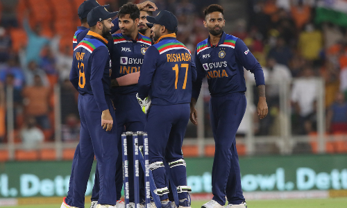 ഇംഗ്ലണ്ടിനെ പിടിച്ചുകെട്ടി, ഇന്ത്യക്ക്​ ജയിക്കാൻ 165 റൺസ്​ ലക്ഷ്യം