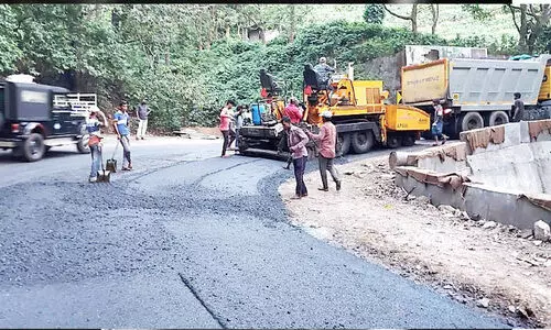 വയനാട് ചുരം റോഡിൽ 30നകം ഗതാഗതം പുനഃസ്ഥാപിക്കും; നവീകരണം അവസാന ഘട്ടത്തിലേക്ക് വയനാട് ചുരം റോഡിൽ 30നകം ഗതാഗതം പുനഃസ്ഥാപിക്കും; നവീകരണം അവസാന ഘട്ടത്തിലേക്ക്