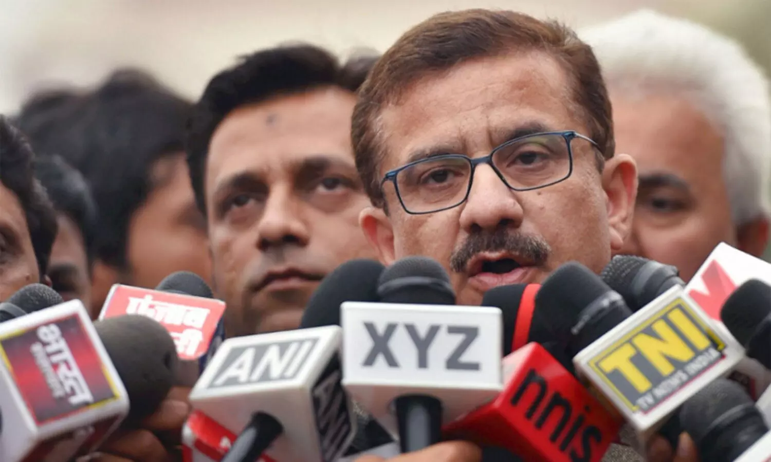 ഖുർആനിലെ സൂക്​തങ്ങൾ നീക്കണമെന്ന ഹരജി;​  വസീം റിസ്​വിക്കെതിരെ കേസ്​