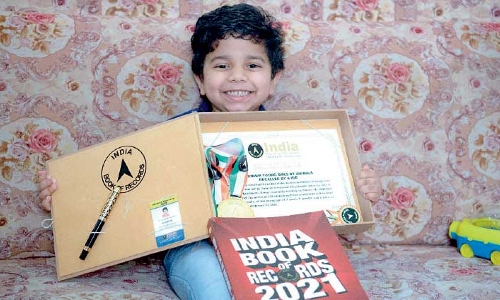 മൂ​ന്ന​ര വ​യ​സ്സി​നു​ള്ളി​ൽ മൂ​ന്നു​ റെ​ക്കോ​ഡ്​ ബു​ക്കു​ക​ളി​ൽ ഇ​ടം പി​ടി​ച്ച്​ സ്വാ​തി​ക്​