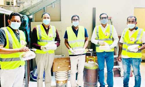 കോ​ഴി​ക്കോ​ട് ജി​ല്ല പ്ര​വാ​സി ഫോ​റം ഭ​ക്ഷ​ണം വി​ത​ര​ണം ചെ​യ്​​തു