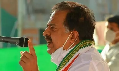 സർവേകൾക്കെതിരെ ചെന്നിത്തല തെരഞ്ഞെടുപ്പ്​ കമ്മീഷന്​ പരാതി നൽകി