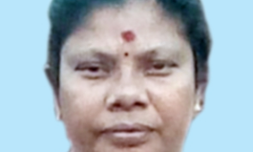 ബൈ​ക്കി​ല്‍നി​ന്ന് വീ​ണു പ​രി​ക്കേറ്റ അം​ഗ​ൻ​വാ​ടി ടീ​ച്ച​ര്‍ മ​രി​ച്ചു