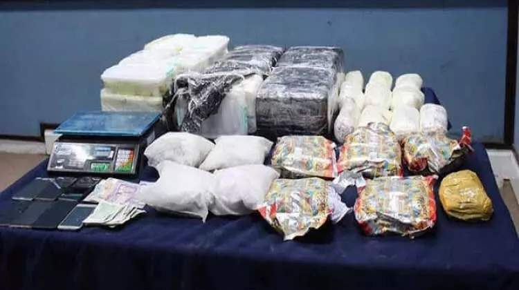 മയക്കുമരുന്ന് കടത്ത്: നാല് വിദേശികൾ അറസ്റ്റിൽ മയക്കുമരുന്ന് കടത്ത്: നാല് വിദേശികൾ അറസ്റ്റിൽ