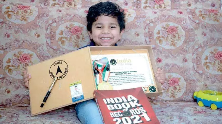 മൂ​ന്ന​ര വ​യ​സ്സി​നു​ള്ളി​ൽ മൂ​ന്നു​ റെ​ക്കോ​ഡ്​ ബു​ക്കു​ക​ളി​ൽ ഇ​ടം പി​ടി​ച്ച്​ സ്വാ​തി​ക്​