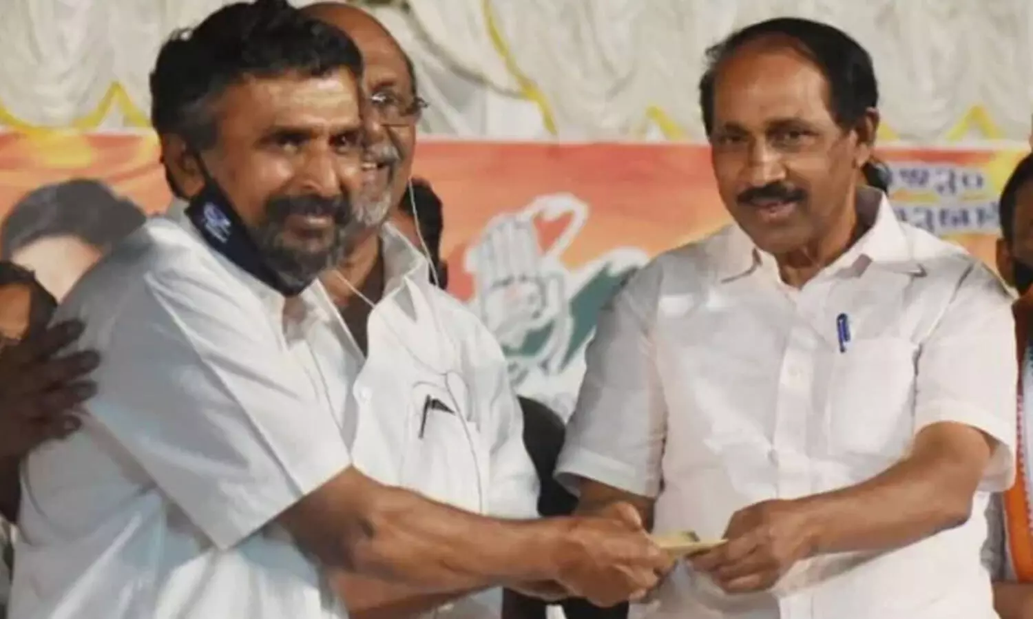 സ്വരാജ് ഇനി നിയമസഭ കാണരുത്; കെ. ബാബുവിന് കെട്ടിവെക്കാനുള്ള തുക നൽകി ശബരിമല മുൻ മേൽശാന്തി