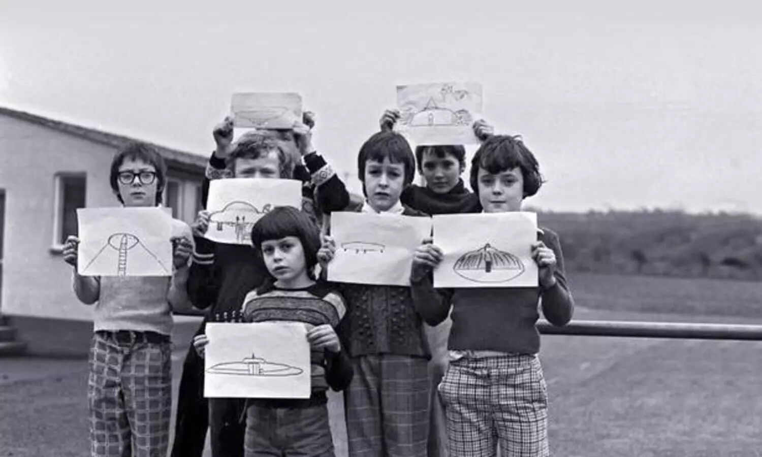 ബ്രിട്ടനെ മുൾമുനയിലാക്കി സ്​കൂൾ കുട്ടികളുടെ പറക്കുംതളിക ചിത്രം; പിടി വിടാതെ പ്രതിരോധ മന്ത്രാലയം