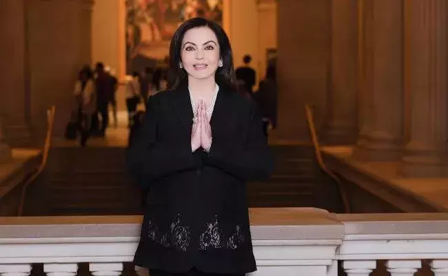 നിത അംബാനിയെ വിസിറ്റിങ്​ പ്രൊഫസറാക്കാൻ ബനാറസ്​ ഹിന്ദു യൂനിവേഴ്​സിറ്റി; പ്രതിഷേധവുമായി വിദ്യാർഥികൾ