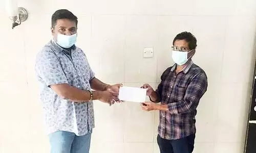 തെ​ല​ങ്കാ​ന സ്വ​ദേ​ശി​യാ​യ ക്ലീ​നി​ങ്​ തൊ​ഴി​ലാ​ളി​ക്ക്   സ​ഹാ​യ​വു​മാ​യി ഹോ​പ്