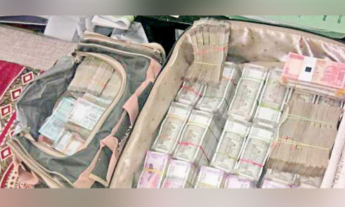 ഇ​ല​ക്​​ഷ​ൻ സ്‌​ക്വാ​ഡ്​; 1.685 കിലോ സ്വർണവും 2.65 ലക്ഷം രൂപയും പിടികൂടി