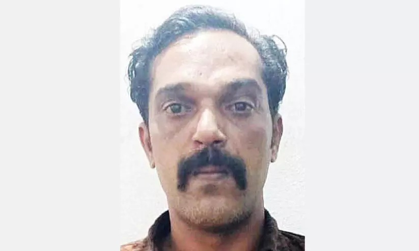 മാരകായുധങ്ങളുമായി ആക്രമിച്ച് പണം കവർന്നു; പഞ്ചായത്ത് ഉണ്ണി അറസ്റ്റിൽ മാരകായുധങ്ങളുമായി ആക്രമിച്ച് പണം കവർന്നു; പഞ്ചായത്ത് ഉണ്ണി അറസ്റ്റിൽ