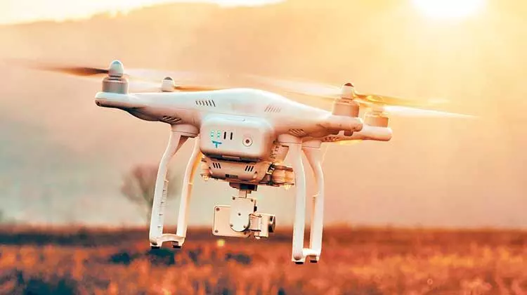 സു​ര​ക്ഷ ഒ​രു​ക്കാ​ന്‍ ഡ്രോ​ണു​മാ​യി ഷാ​ര്‍ജ പൊ​ലീ​സ്