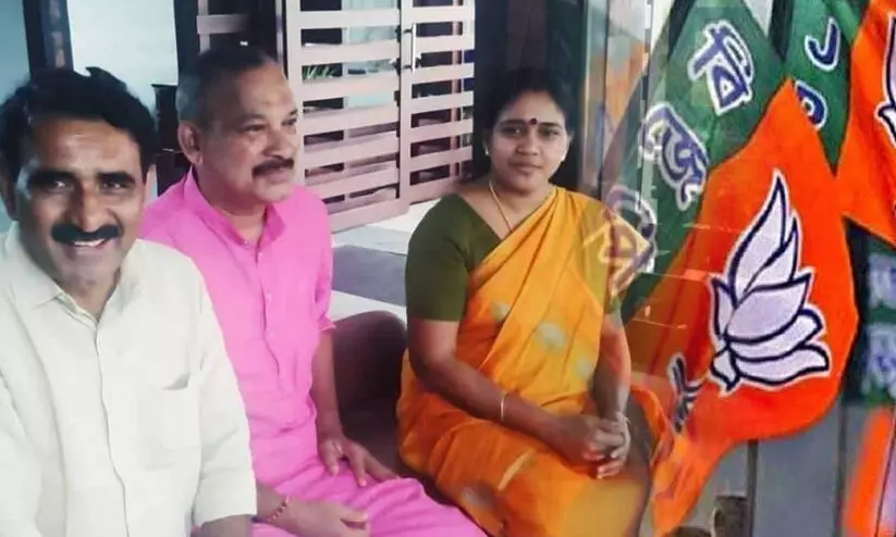 ബി.ജെ.പിയിൽ പൊട്ടിത്തെറി; കൊടുങ്ങല്ലൂരിൽ ഉമേഷ് ചള്ളിയിൽ വിമതൻ ബി.ജെ.പിയിൽ പൊട്ടിത്തെറി; കൊടുങ്ങല്ലൂരിൽ ഉമേഷ് ചള്ളിയിൽ വിമതൻ