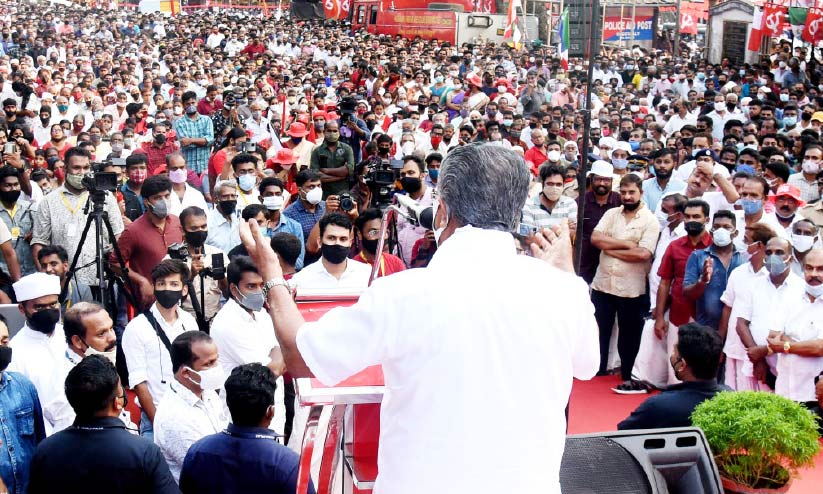 കേരളത്തിൽ ബി.ജെ.പിയെ പ്രതിരോധിക്കാൻ സി.പി.എമ്മിനേ സാധിക്കൂ -പിണറായി കേരളത്തിൽ ബി.ജെ.പിയെ പ്രതിരോധിക്കാൻ സി.പി.എമ്മിനേ സാധിക്കൂ -പിണറായി