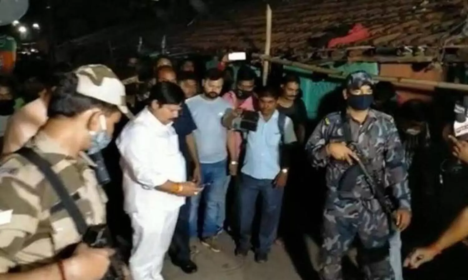 Three injured in bomb attack at 15 places in Bengal