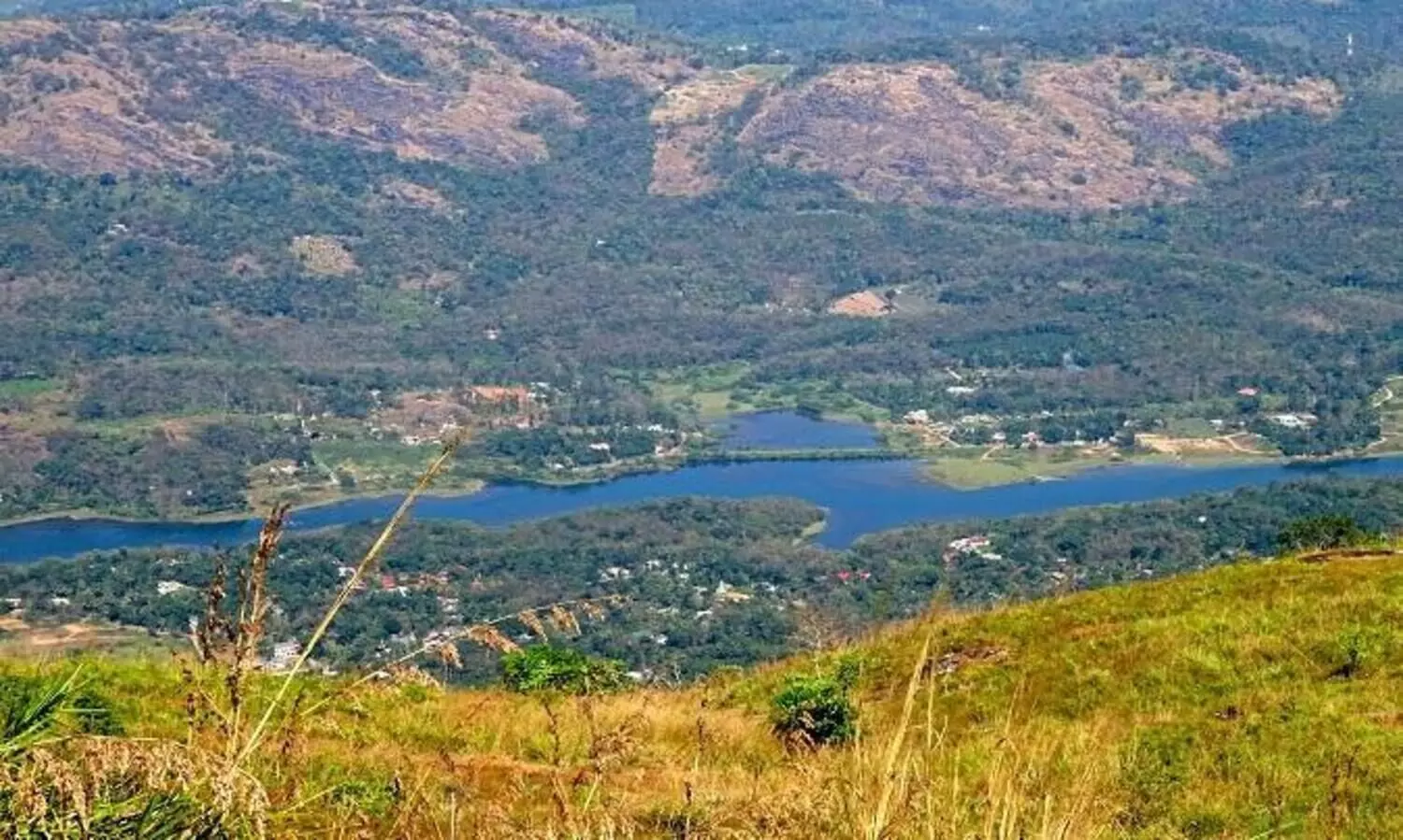 Ilaveezhapoonchira