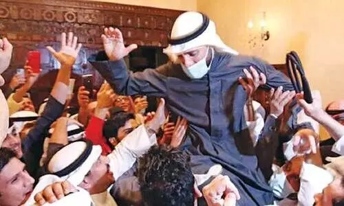 കോ​വി​ഡ്​ പ്രോ​േ​ട്ടാ​കോ​ൾ ലം​ഘ​നം തെ​ര​ഞ്ഞെ​ടു​പ്പ്​ വി​ജ​യ​മാ​ഘോ​ഷി​ച്ച​ എം.​പി​മാ​ർ​ക്കെ​തി​രെ നി​യ​മ​ന​ട​പ​ടി