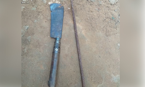 പ​രി​യാ​പു​ര​ത്ത് വാ​തി​ൽ ത​ക​ർ​ത്ത് മോ​ഷ​ണം; ര​ണ്ട​ര പ​വ​ൻ സ്വ​ർ​ണാ​ഭ​ര​ണം കവർന്നു