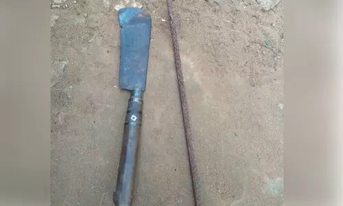 പ​രി​യാ​പു​ര​ത്ത് വാ​തി​ൽ ത​ക​ർ​ത്ത് മോ​ഷ​ണം; ര​ണ്ട​ര പ​വ​ൻ സ്വ​ർ​ണാ​ഭ​ര​ണം കവർന്നു