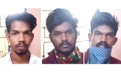 ഗൃഹനാഥനെയും മക്കളെയും ആക്രമിച്ച സംഭവത്തിൽ മൂന്നുപേർ അറസ്റ്റിൽ ഗൃഹനാഥനെയും മക്കളെയും ആക്രമിച്ച സംഭവത്തിൽ മൂന്നുപേർ അറസ്റ്റിൽ