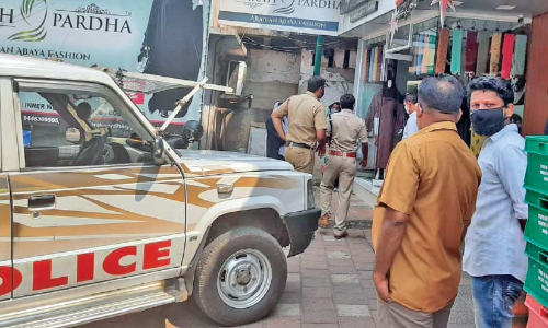 ഫറോക്കിൽ വ്യാപക മോഷണശ്രമം, ചാലിയത്ത് കമ്പ്യൂട്ടർ ഉപകരണങ്ങൾ കവർന്നു