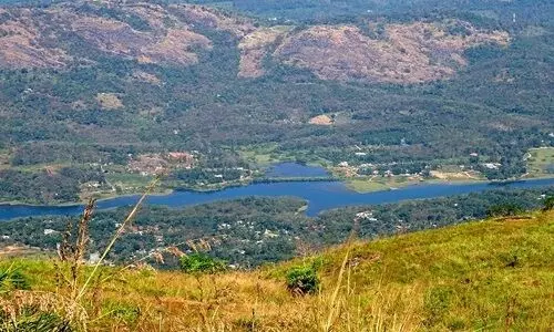 ഇടിമിന്നൽ ജാഗ്രത: ഇലവീഴാപുഞ്ചിറയിലും ഇല്ലിക്കൽകല്ലിലും സഞ്ചാരികൾക്ക് രണ്ടു ദിവസം വിലക്ക്